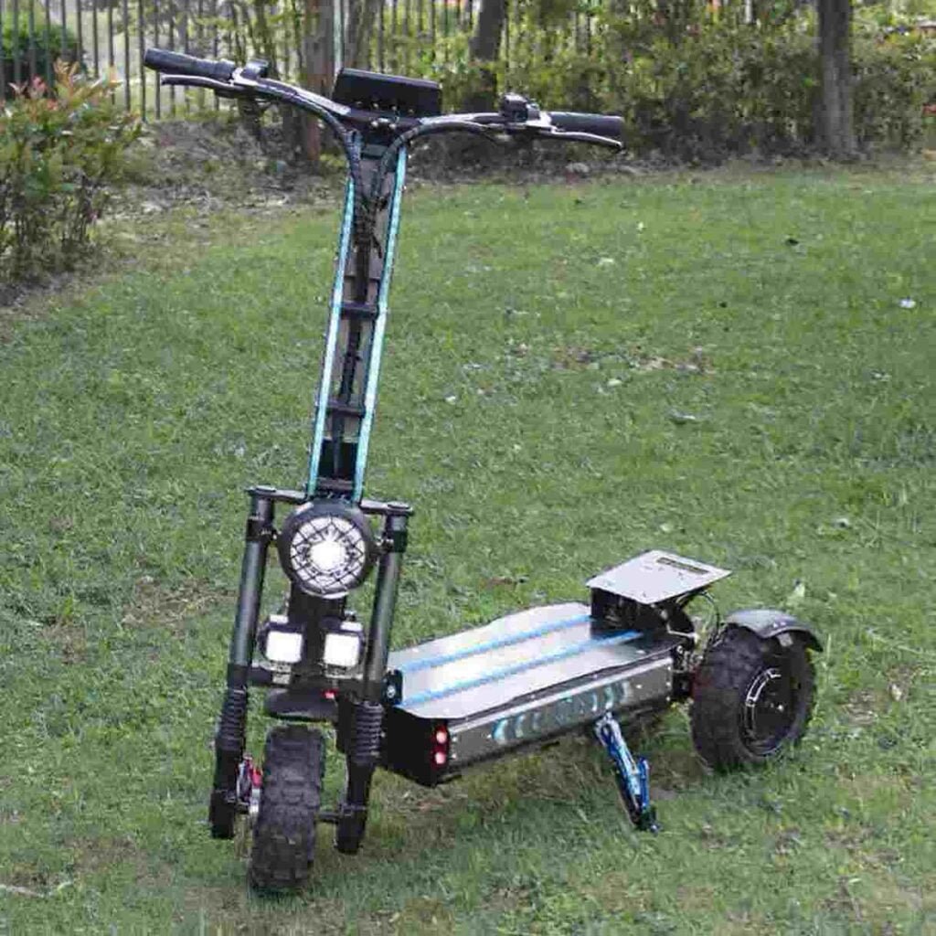 Kompaktní skútr pro dospělé